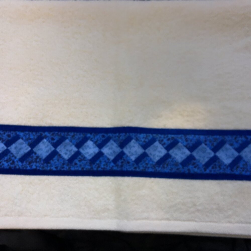 Hand Towel with Machine Quilted Design - Picture 7 of 16